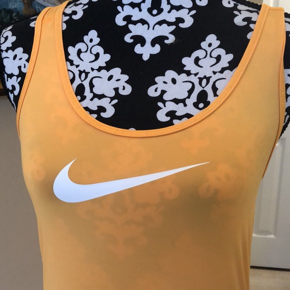 ⭐️ Nike Pro Classic logo racer back stretch sports pretty tangerine top - Picture 2 of 6
